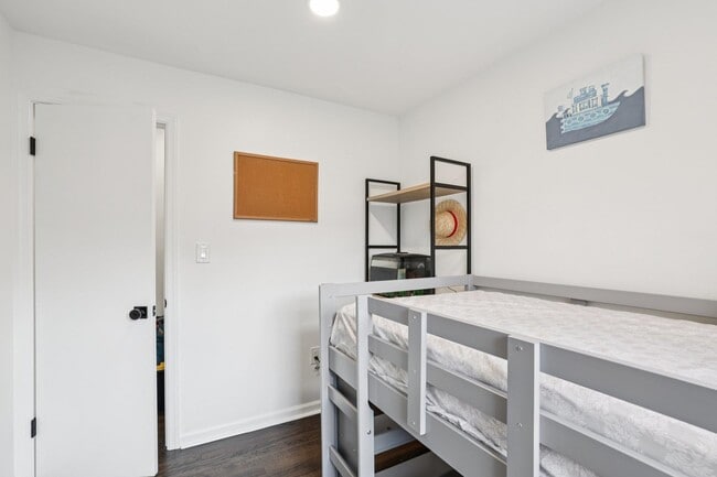 Building Photo - 14 A Lakeside Dr