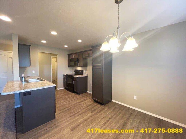 Building Photo - 1338 Marseilles Ave