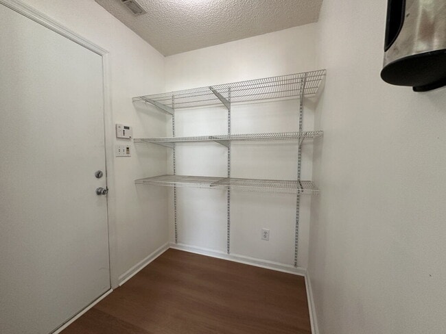 Building Photo - 237 Baytree Dr