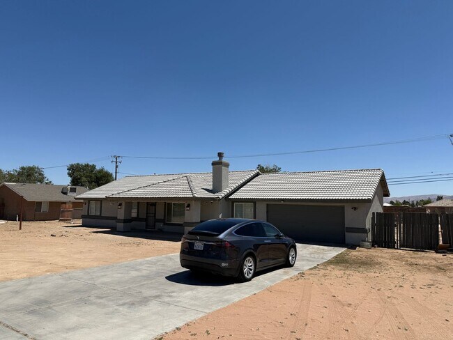 Building Photo - Charming 3-Bedroom Home with Spacious Yard