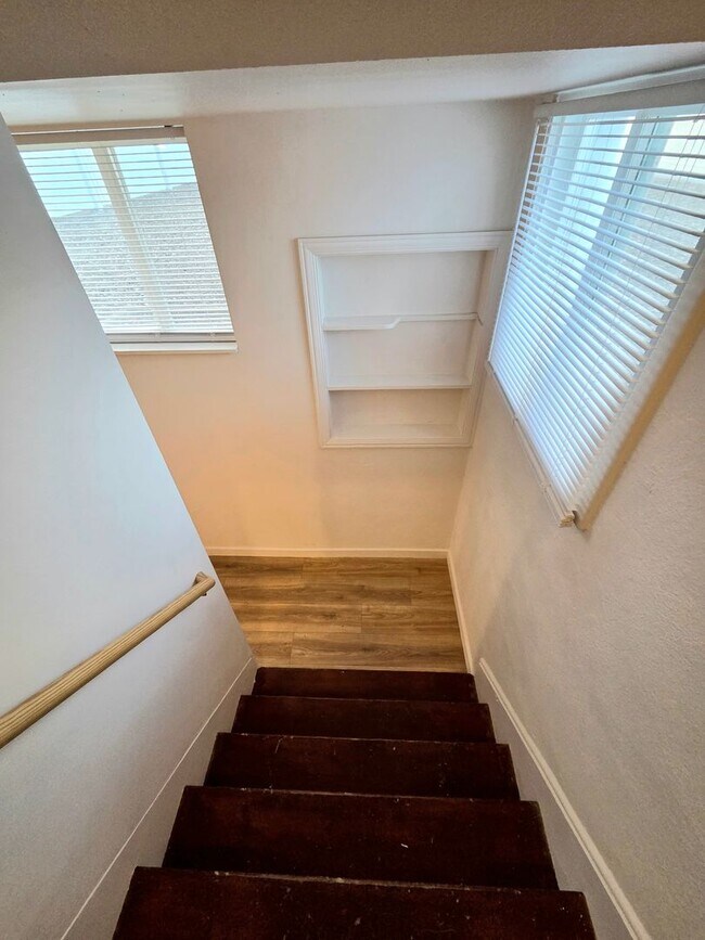 Building Photo - 300 S Franklin Ave