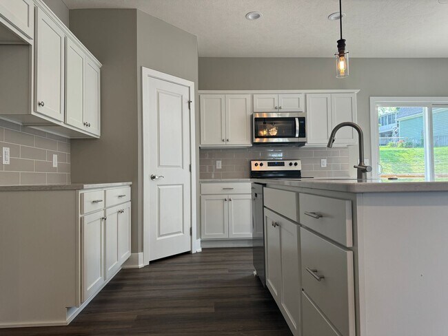 Building Photo - Luxury Bennington Townhome Ready For Move In