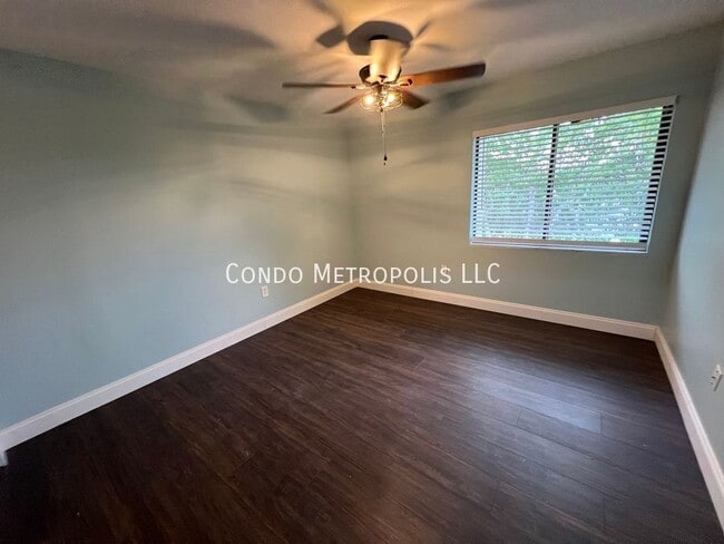 Building Photo - 5039 Vineland Rd