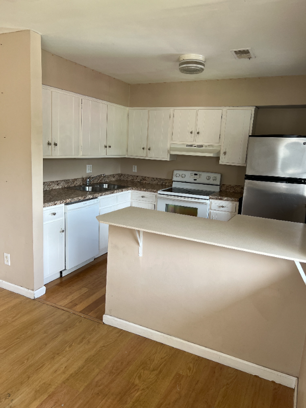 Primary Photo - 1223 S Lincoln Park Dr