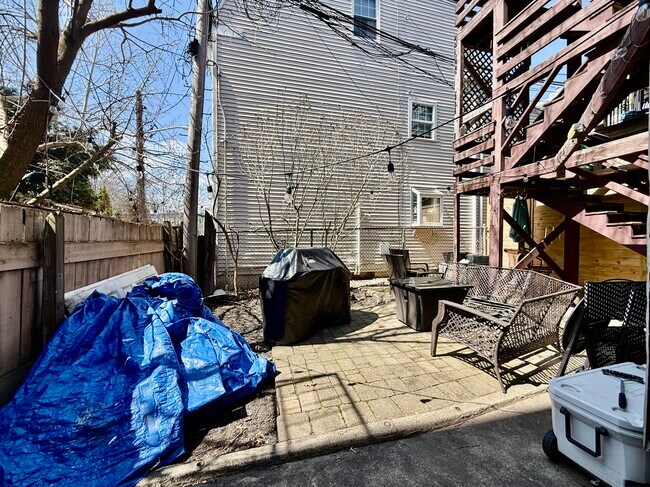 Building Photo - 30 Vinton St