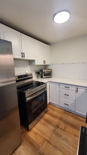 Building Photo - 977 Kyle Ave