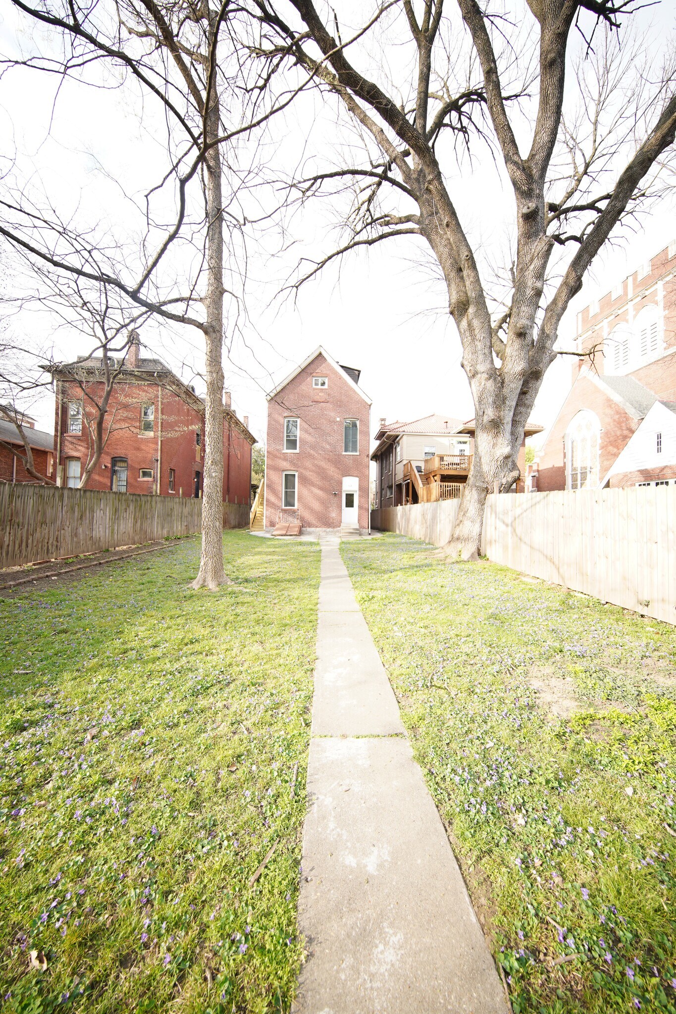 Building Photo - 112 W Ormsby Ave