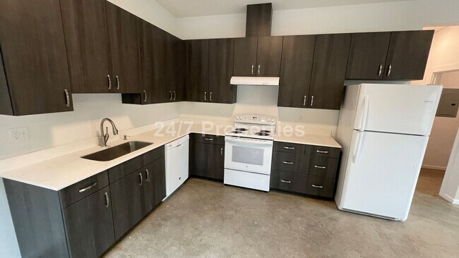 Building Photo - Modern 2 BD | 1 BA Duplex - SE PDX