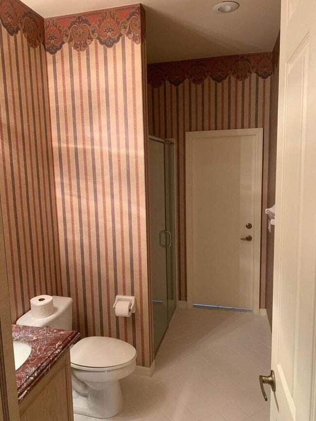 Building Photo - 11301 Edgewater Cir