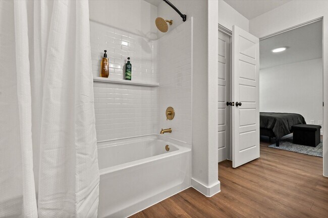 Building Photo - More Space, More Style, Welcome to 2507 Kenwood!