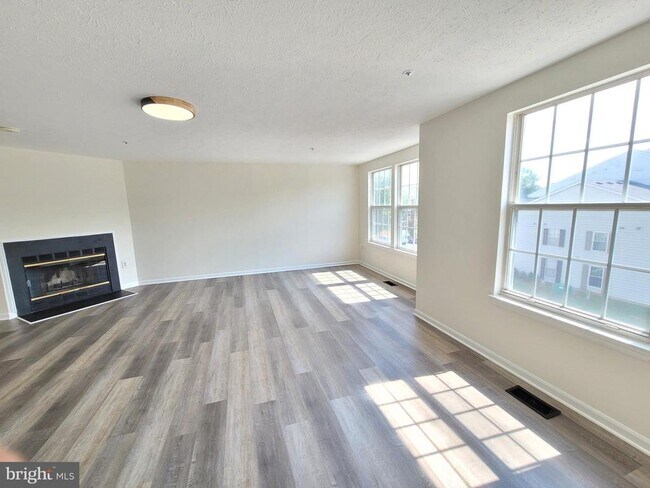 Building Photo - 589 Boysenberry Ln