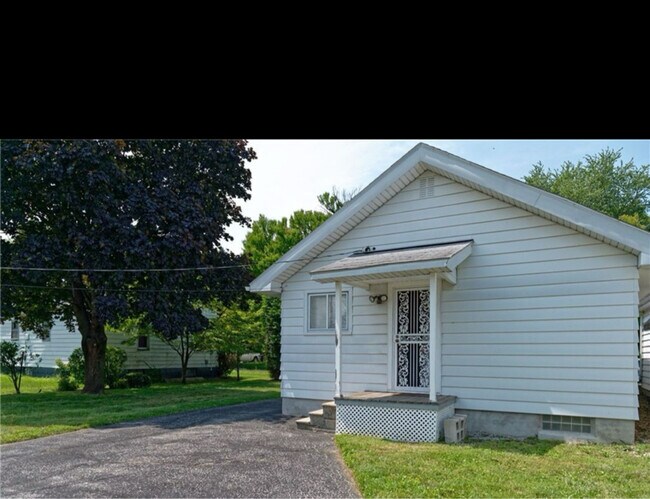 Building Photo - 628 Waverly Ave