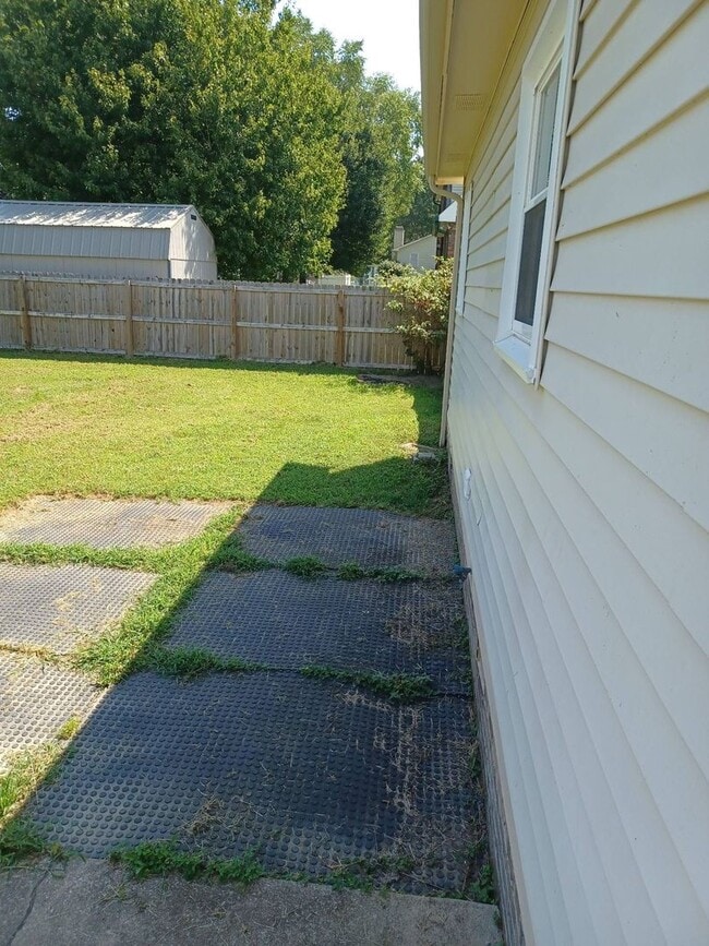 Building Photo - 3 Bedroom 2.5 Bathroom Home!