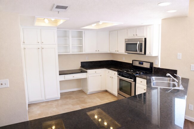 Building Photo - 2360 Dusk Dr