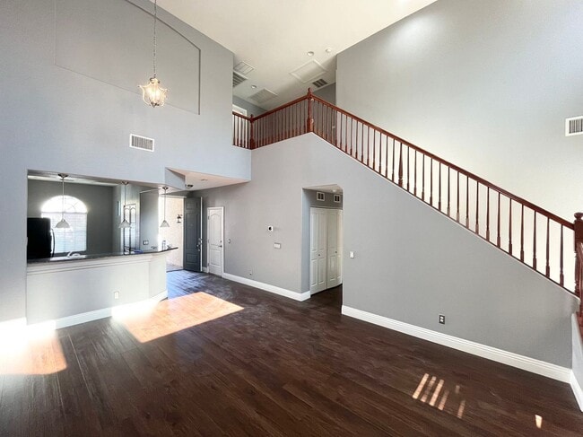 Building Photo - Beautiful 2 story single family house