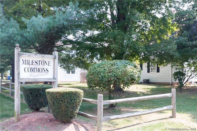 Building Photo - 6 Larkspur Ln