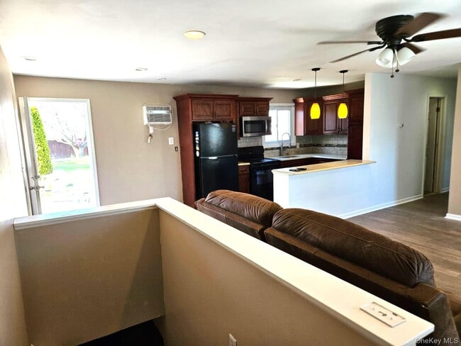 Building Photo - 56 Applegate Dr