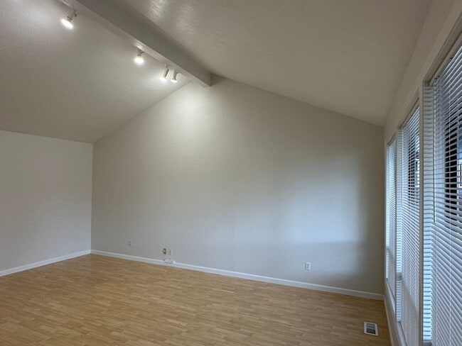 Building Photo - Beautiful 4BD Home | Fireplace, Fenced Backyard, Deck, Garage & A/C