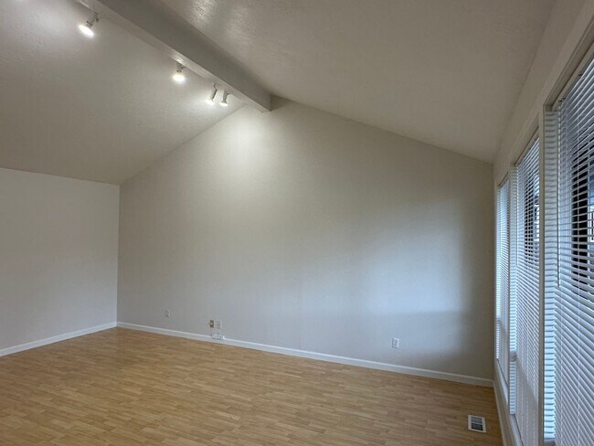 Building Photo - Large 4 Bed, 2.5 Bath House! Landscaping Included!