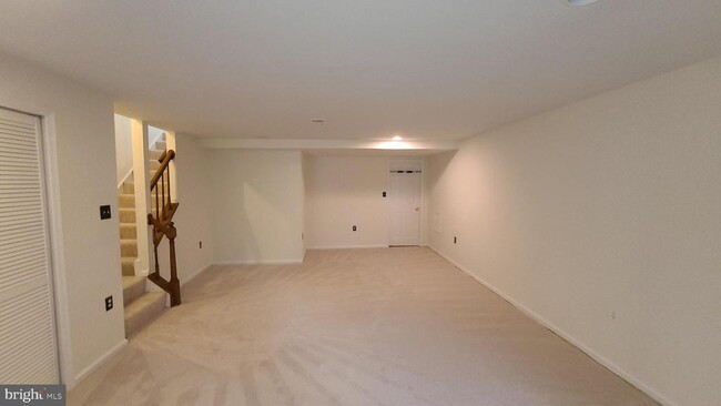 Building Photo - 21176 Winding Brook Square