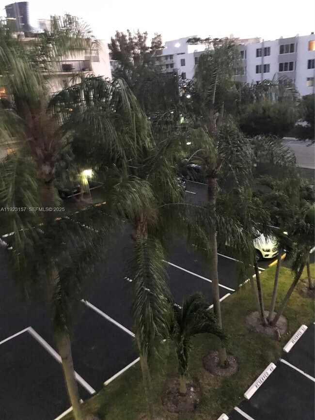 Building Photo - 250 181 Dr