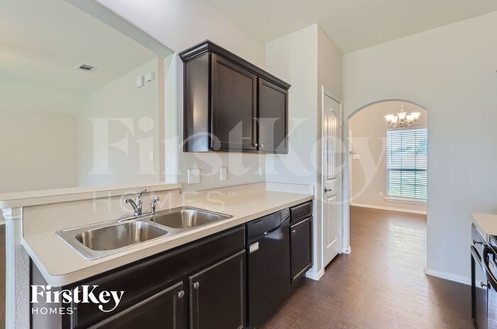 Building Photo - 260 Meadowcrest Dr