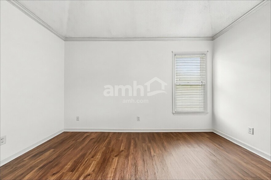 Building Photo - 1466 Far Dr