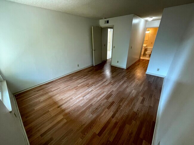 Master - 2450 W Bayshore Rd