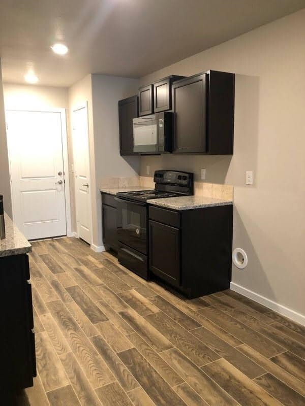 Building Photo - 13809 Paris