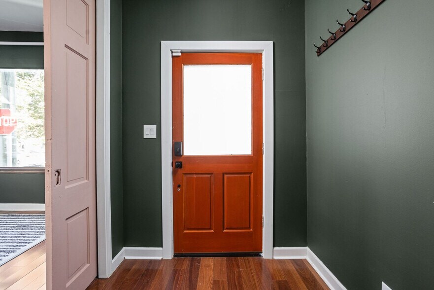 Building Photo - 525 E North St