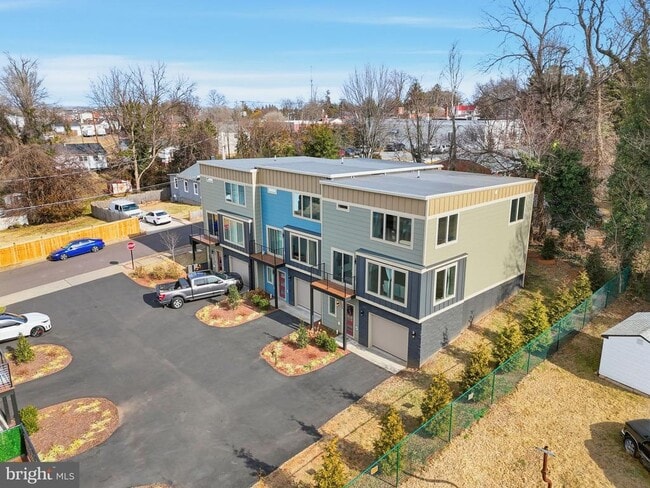 Building Photo - 139 Oak View St