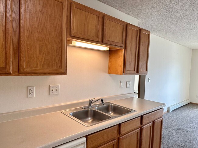 Building Photo - 2 Bedroom 2 Bath - South Fargo - April 1st