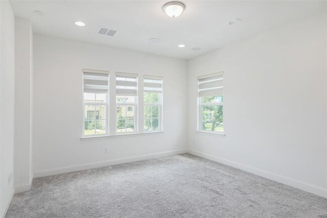 Building Photo - 4413 Edgewater Dr