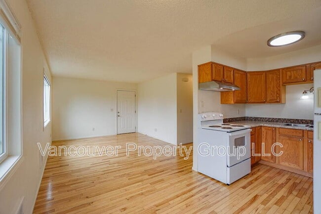 Building Photo - 609 W McLoughlin Blvd