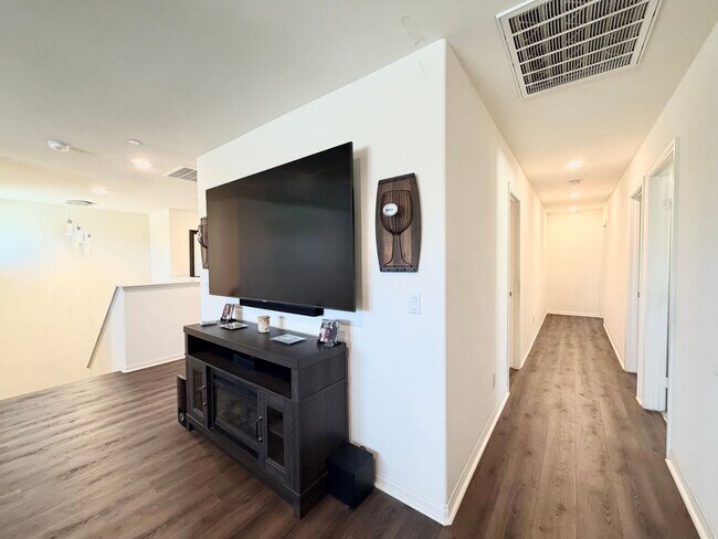 Building Photo - Resort-Style Pool Home with Mother-in-Law Suite,  RV Access & Included SOLAR Near Heritage Lake