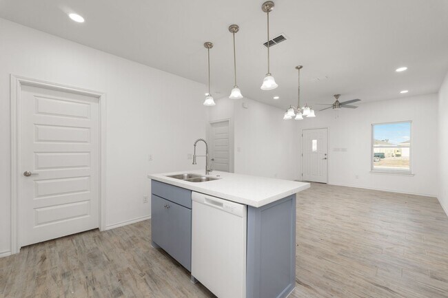 Building Photo - 2715 Maria Dr