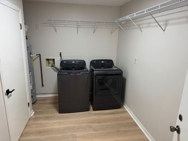 Building Photo - Updated 4/2 in Semmes with Dbl Garage