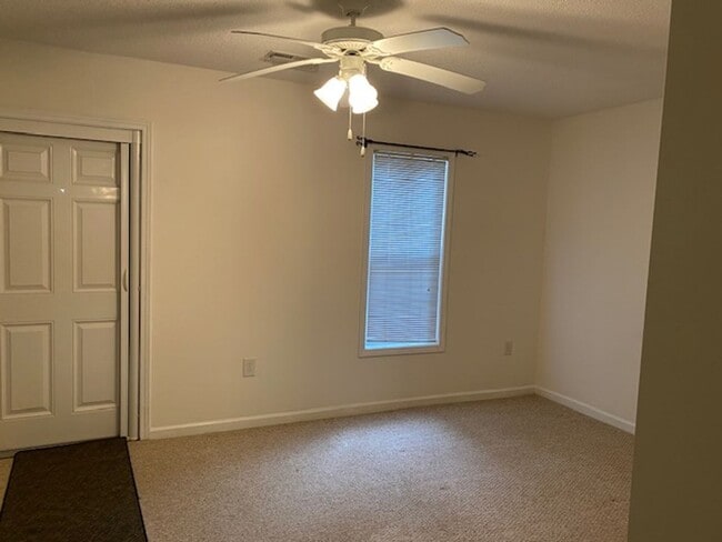 Building Photo - Desirable 1 Bed/1 Bath Condo in Very Convenient Location!
