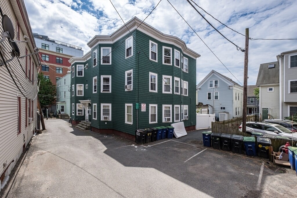 Building Photo - 10 Kilby St