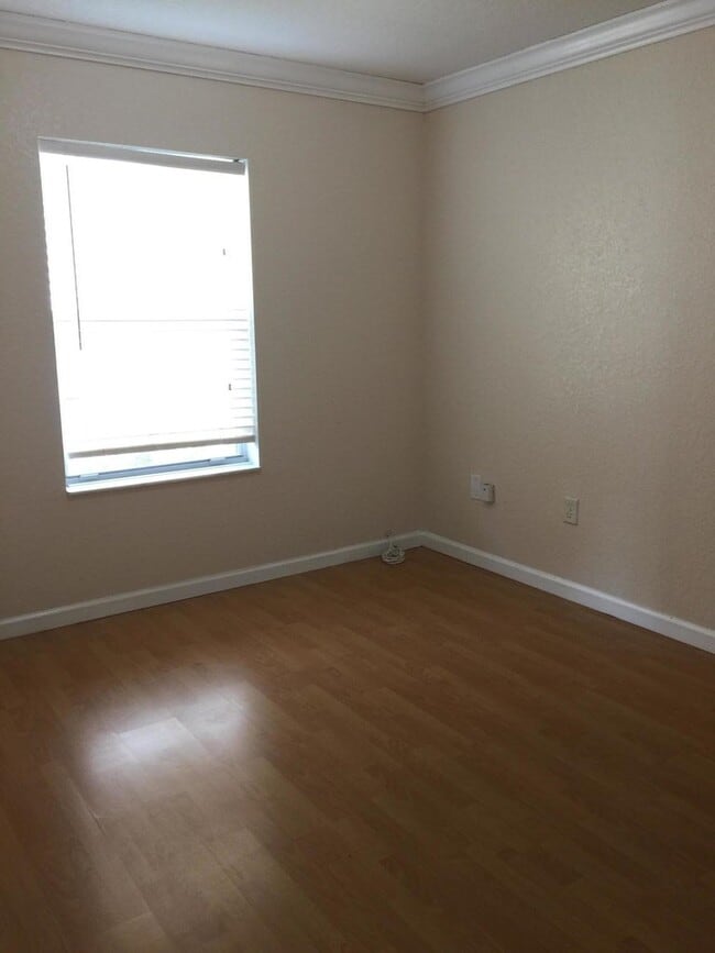 Building Photo - 5900 Azalea Cir