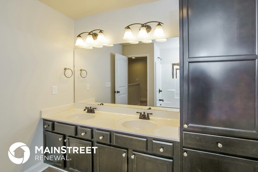 Building Photo - 7213 Deer Springs Way