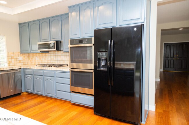 Building Photo - 3154 Provence Pl