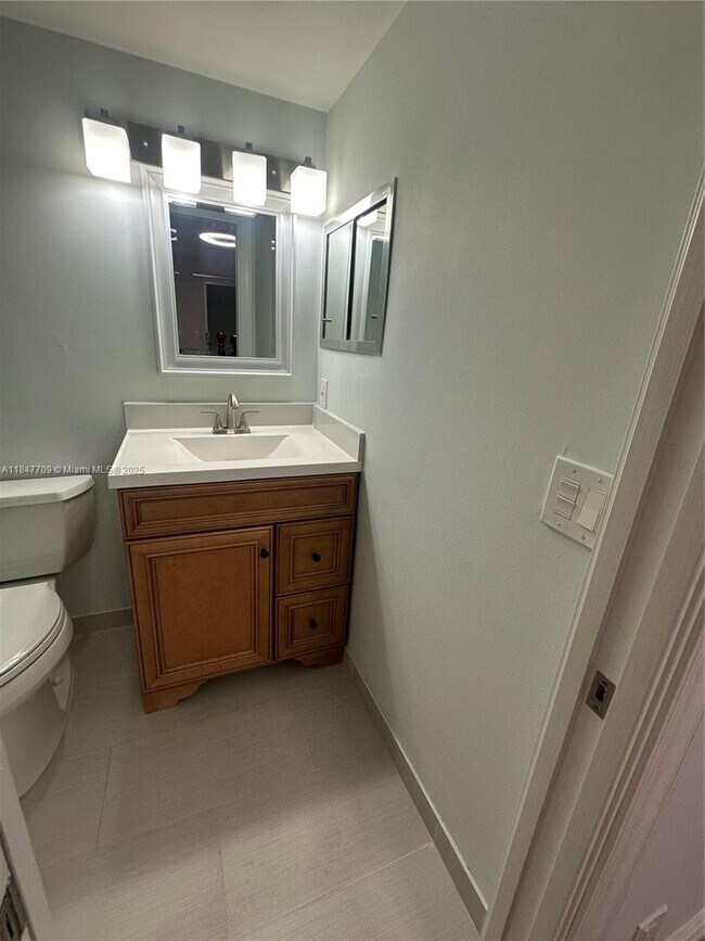 Building Photo - 4027 Swansea Crescent