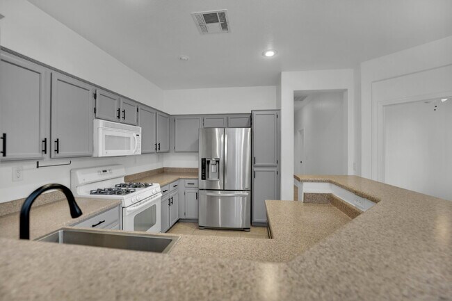 Building Photo - Beautiful 3-bedroom, 2-bathroom condo loca...