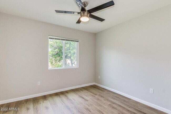 Building Photo - 2030 N 38th Pl