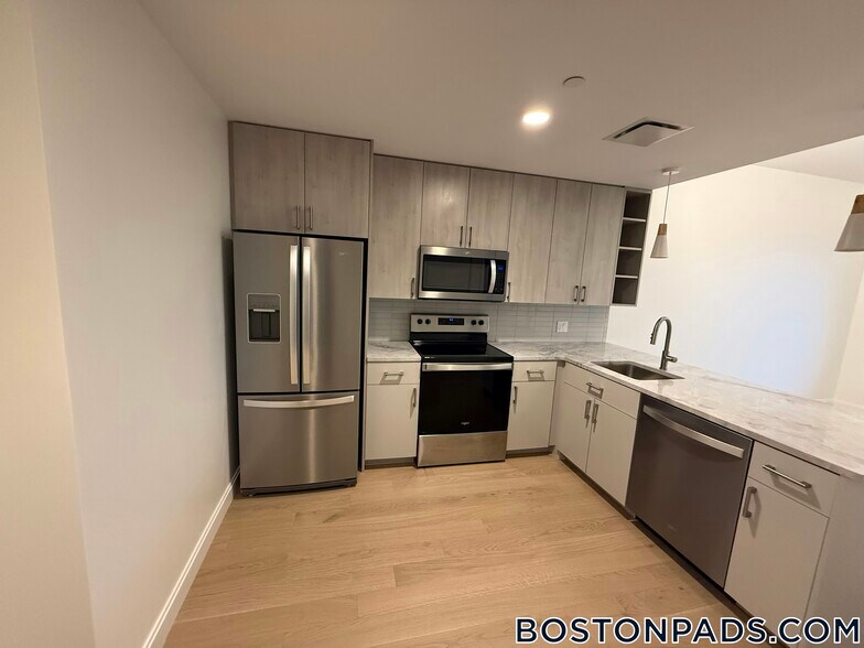 Building Photo - 55 Brighton Ave