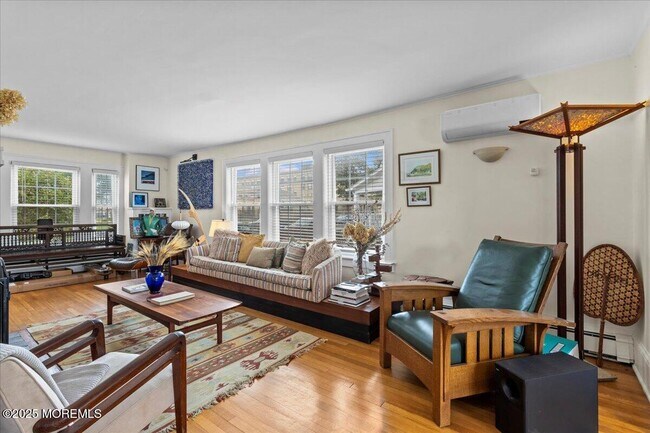 Building Photo - 1503 Comstock St