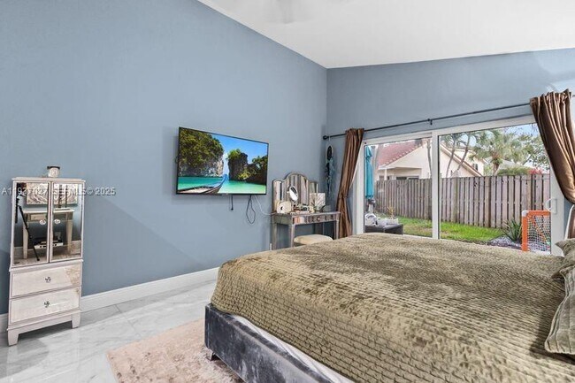 Building Photo - 6952 NW 27th Ct