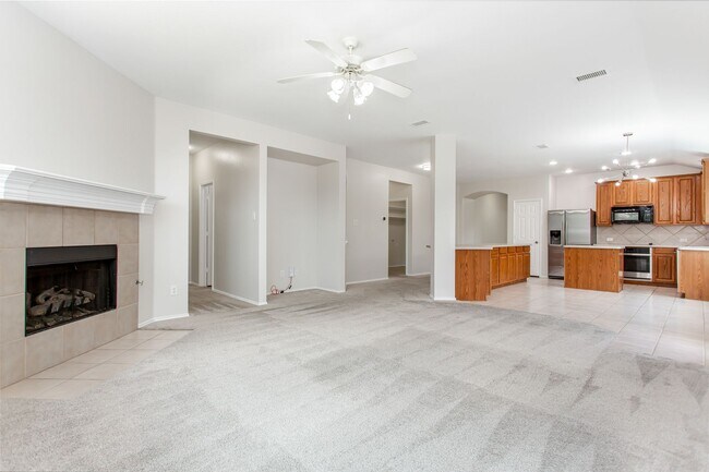 Building Photo - 4 Bedroom 2 Bath Home for Rent