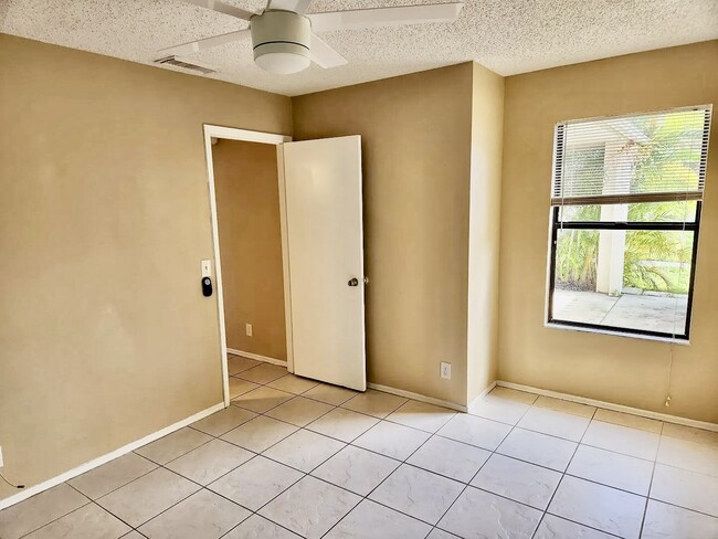 Building Photo - 2818 Stoneway Ln